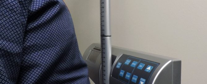 Mantener un peso saludable ayuda a tener una baja presión arterial durante toda la vida