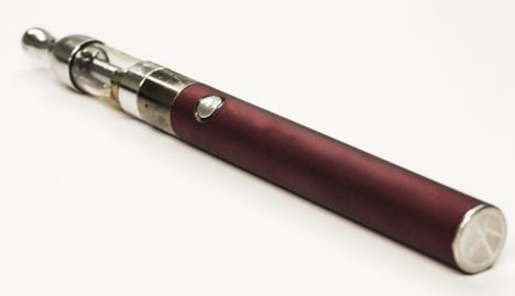 E-cigarette users are more likely to be used by alcohol drinkers and former cigarette smokers