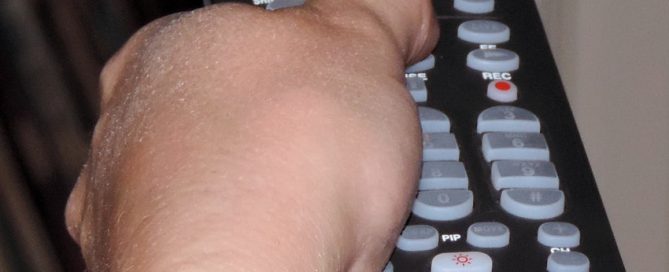 Ver la televisión por un tiempo moderado o considerable en la mediana edad se vincula con un posterior deterioro cognitivo y de la salud cerebral