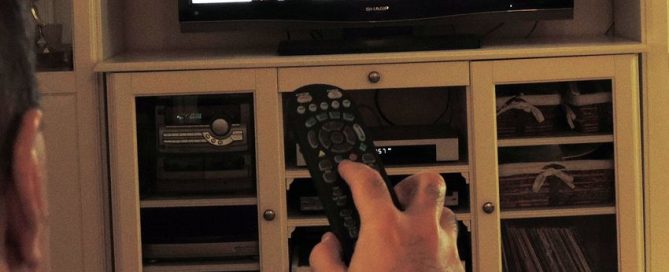 Moderate-to-high TV viewing in midlife linked to later cognitive and brain health decline